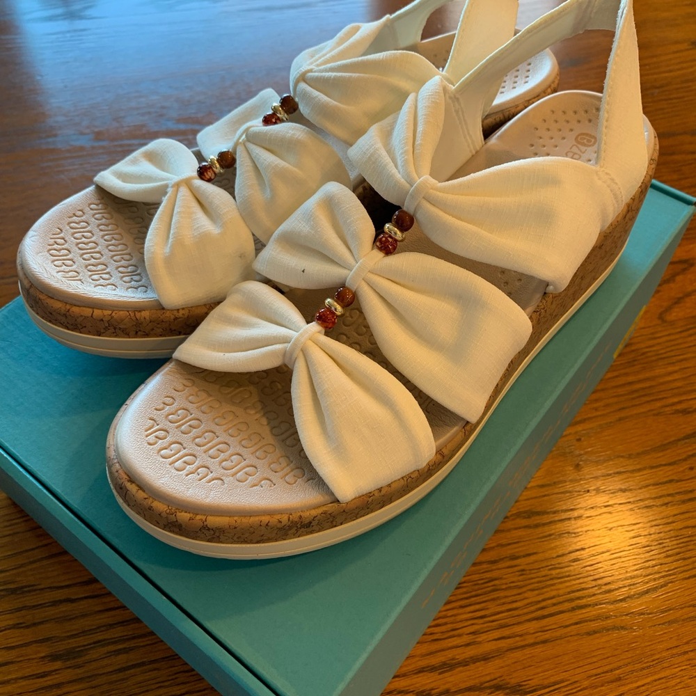 Bzees White Sandals with Bow and Bead Details